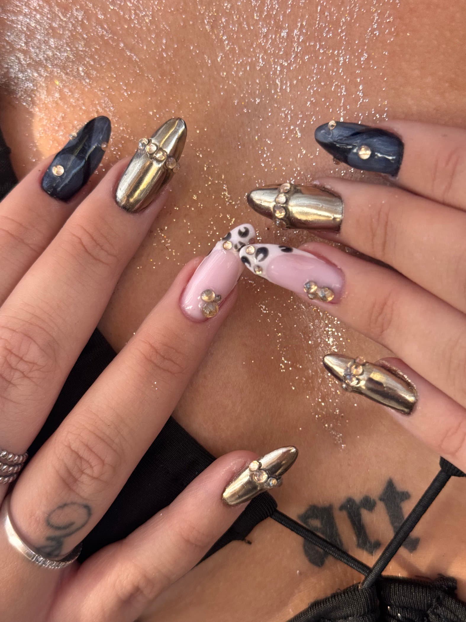 Nail art à profusion, motifs délicats